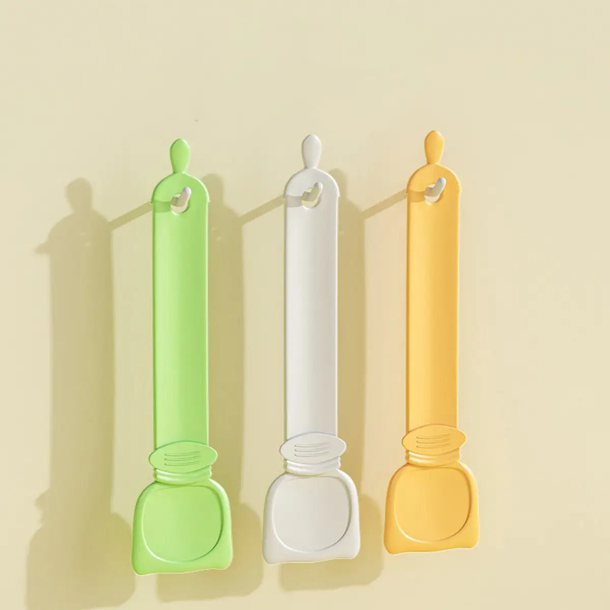 2-in-1 Cat Treat Squeezer and Feeding Spoon_CWMM6286