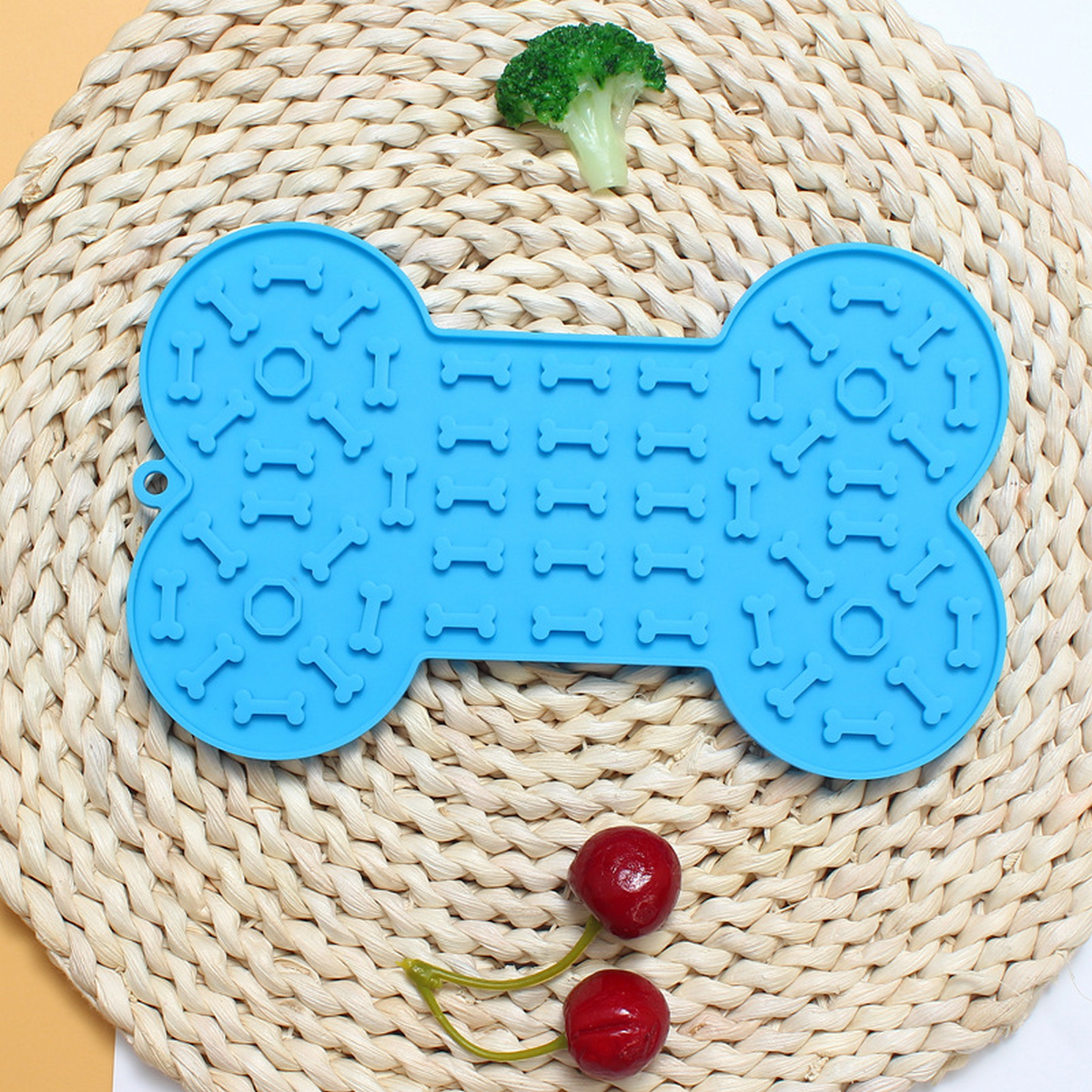 Bone-Shaped Dog Lick Mat – Slow Feeder Pad_CWMM6903