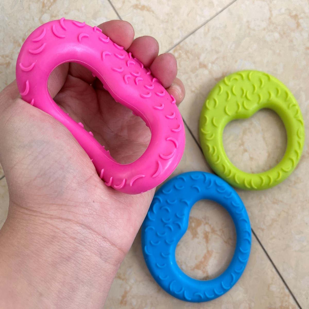 Durable TPR Moon Shape Dog Toy Candy Color Chew_CWMM7237