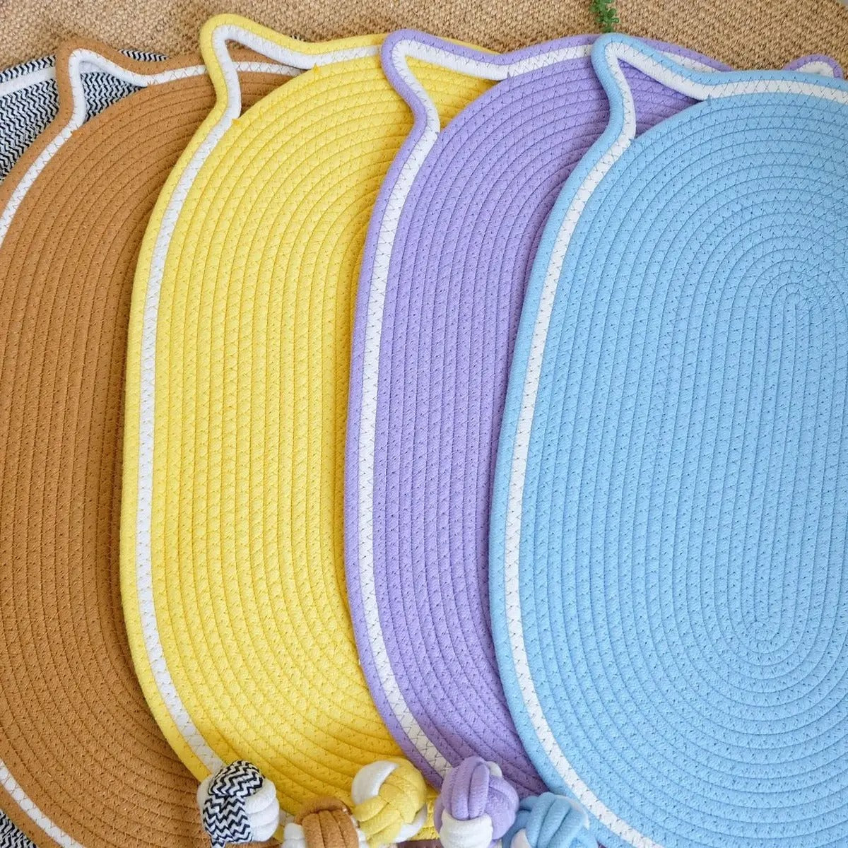 Oval Woven Cat Scratching Mat with Toy Ball_CWMM6566