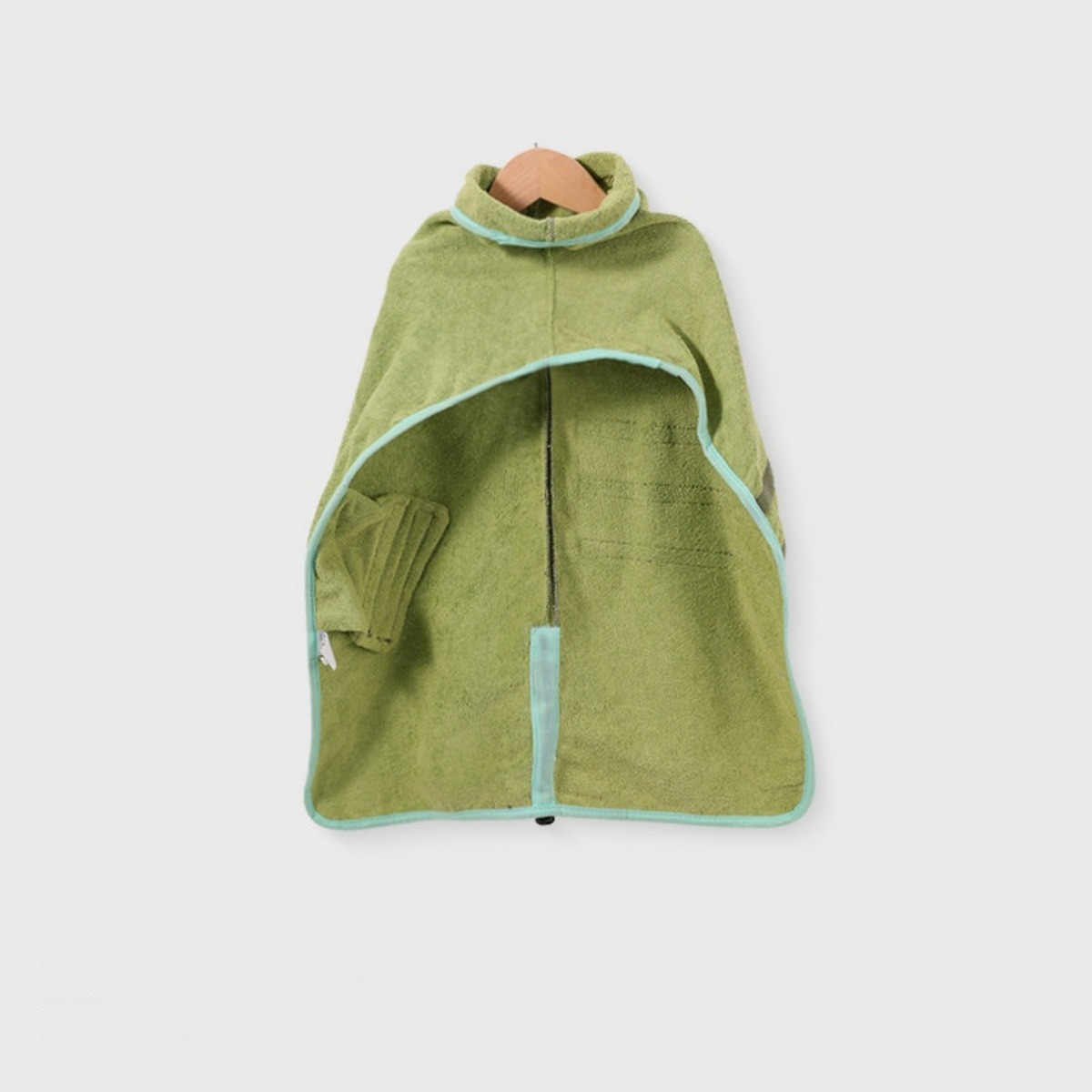 Pet Bathrobe Towel – Quick Dry for Medium Dogs_CWMM7489