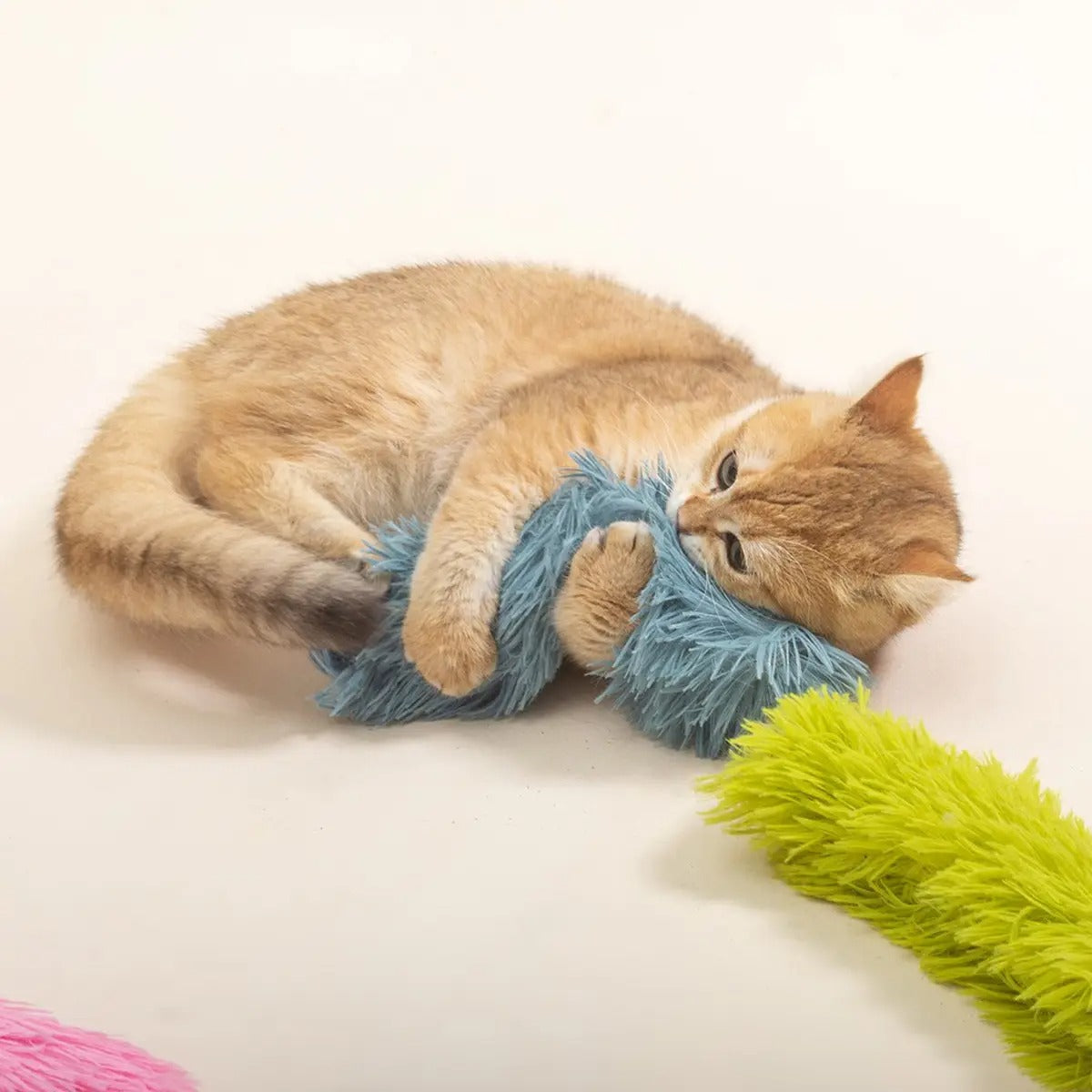 Catnip-Filled Plush Stick – Chew Toy for Cats_CWMM6805