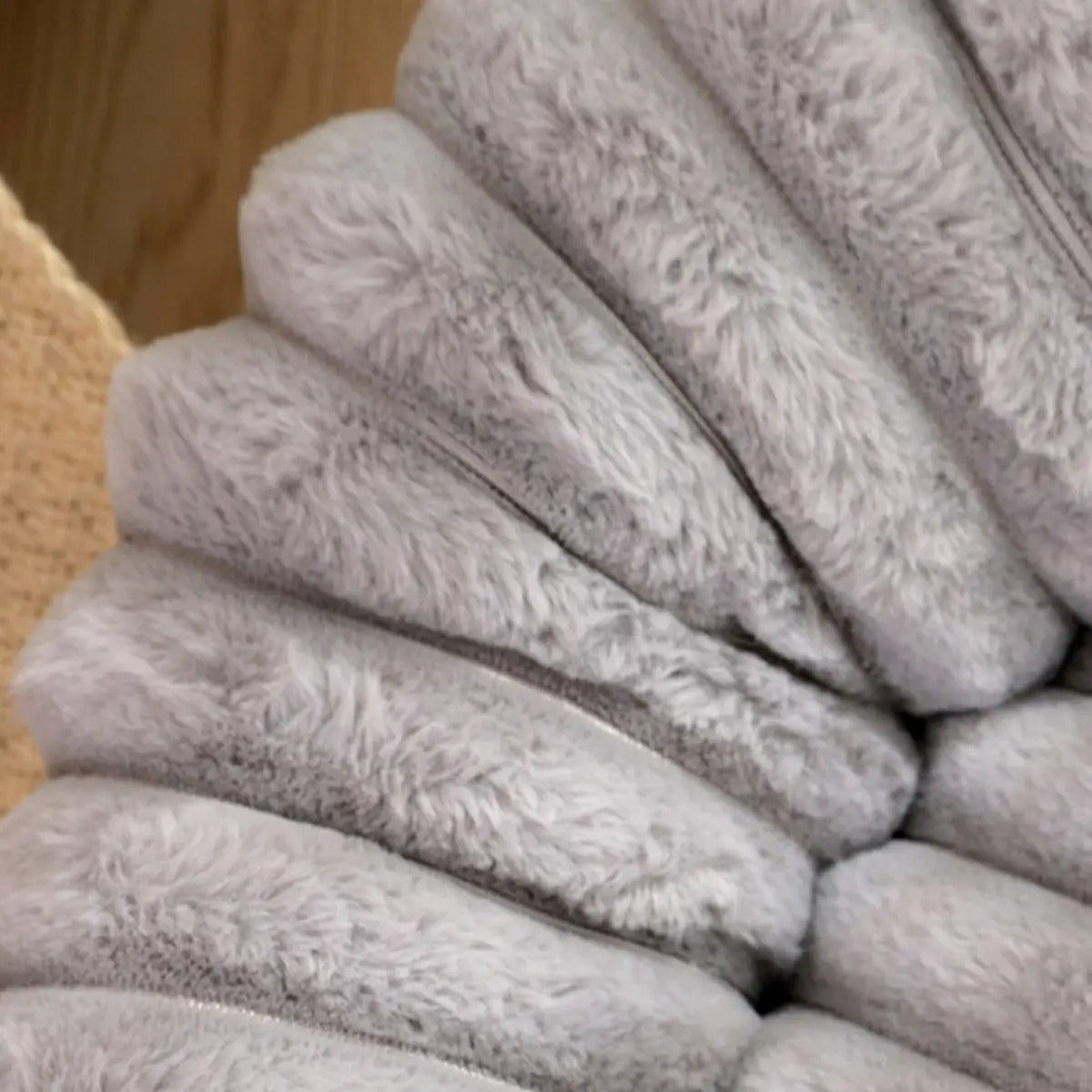 High-Quality Rabbit Fur Pet Bed for Cats & Dogs_CWMM5887