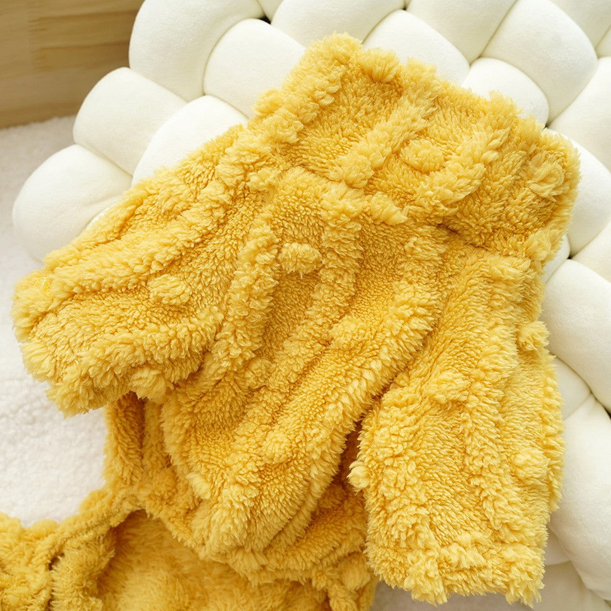 Winter Pet Hoodie – Leash-Friendly & Warm_CWMM11085