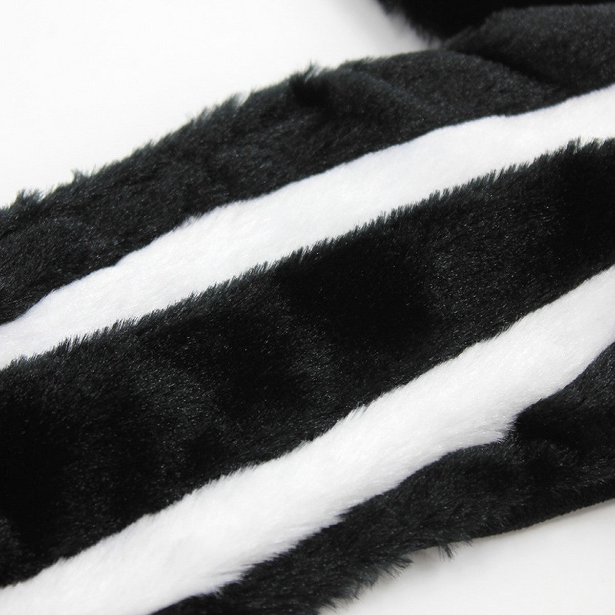 Squeaky Plush Skunk Toy for Dogs & Cats_CWMM13297