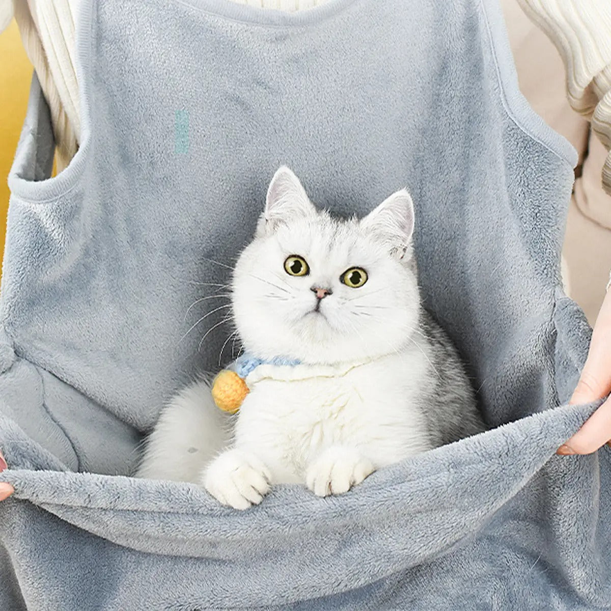 Pet Carrier Apron with Cat Pocket and Claw Guard_CWMM6290