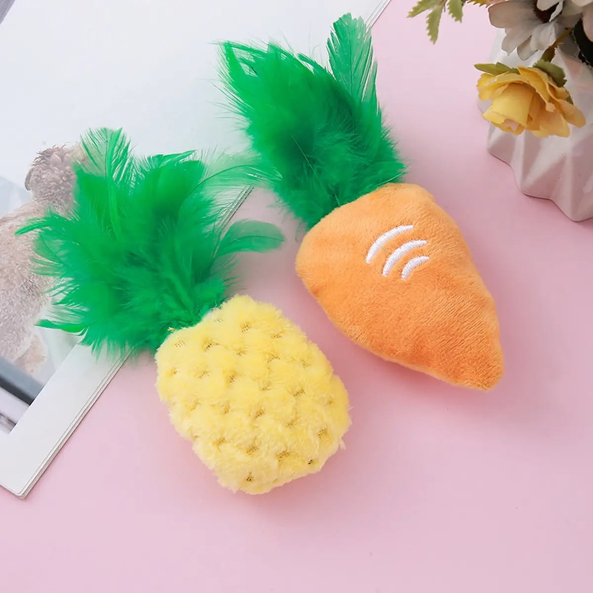 Feather Pineapple Catnip Toy – Interactive & Fun_CWMM5407