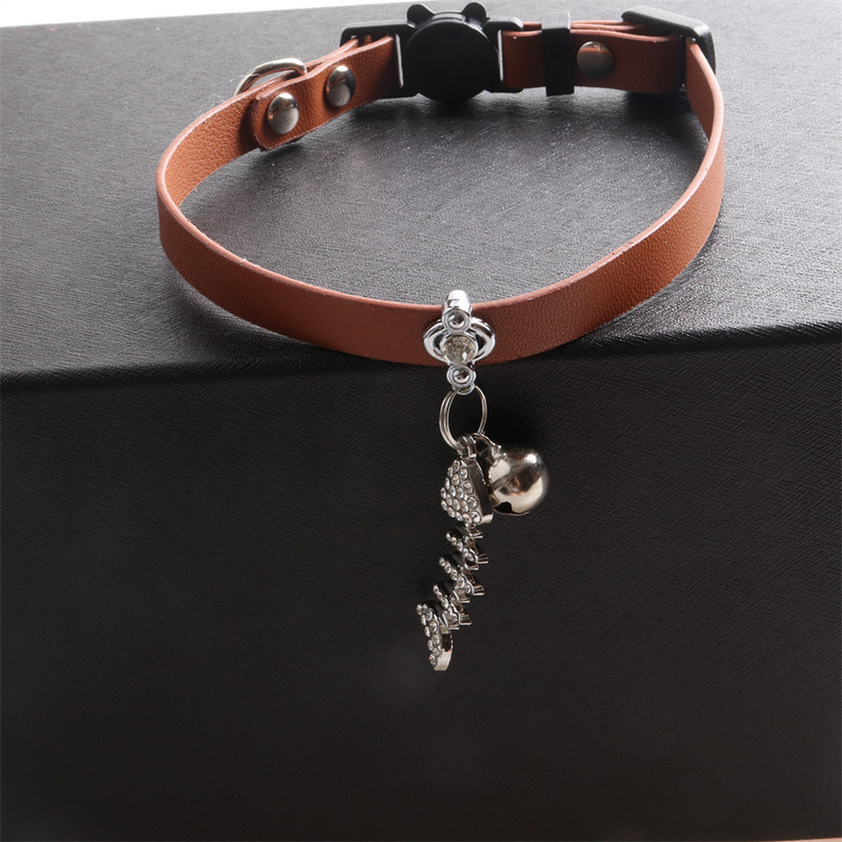 Macaron PU Cat Collar with Rhinestone Fishbone_CWMM7749