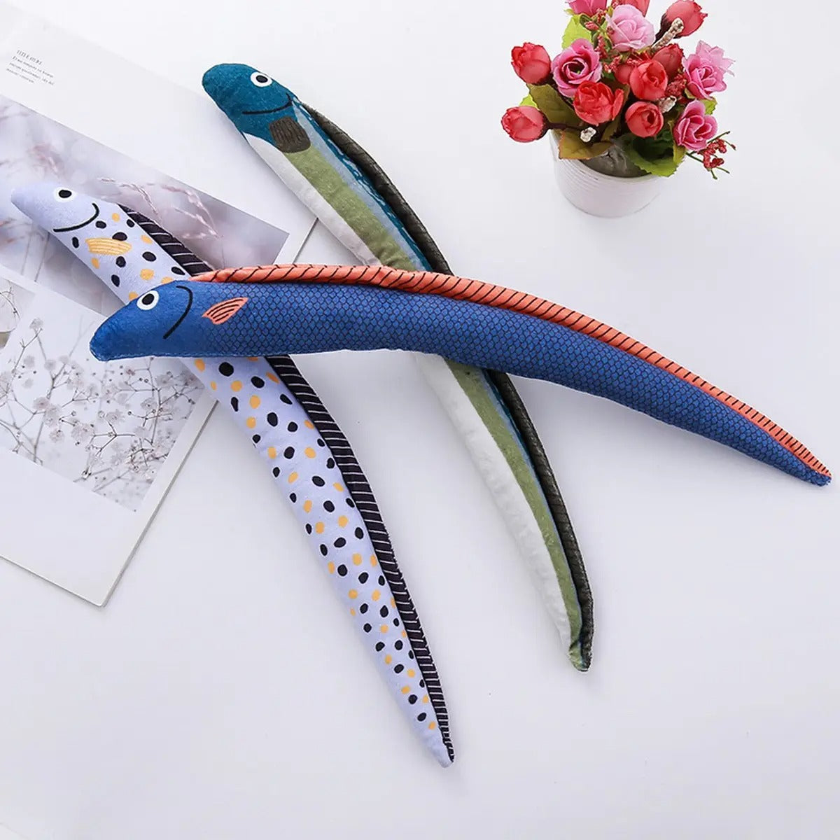 Crinkle Catnip Eel Toy for Interactive Play_CWMM5400