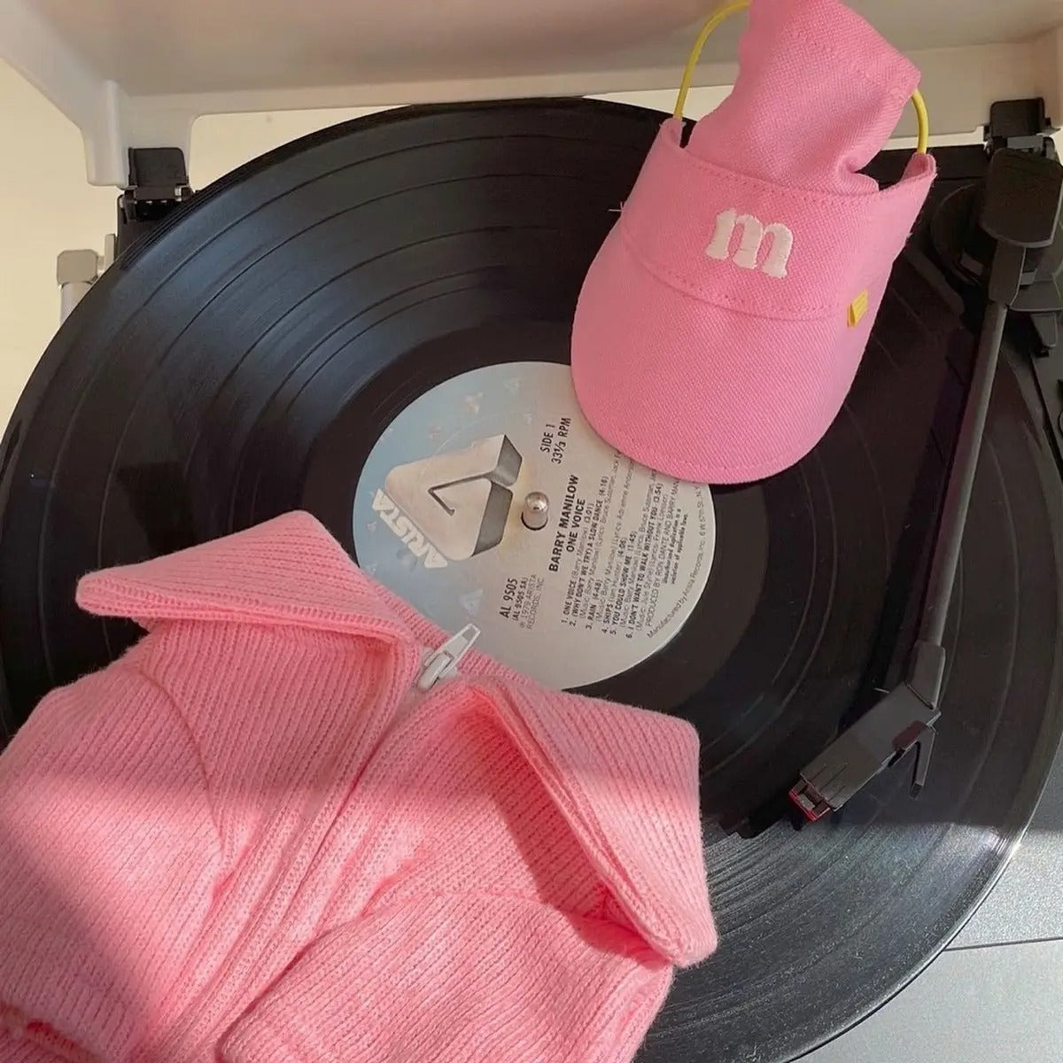 Embroidered M Pet Sun Hat – Adjustable & Stylish_CWAH3703