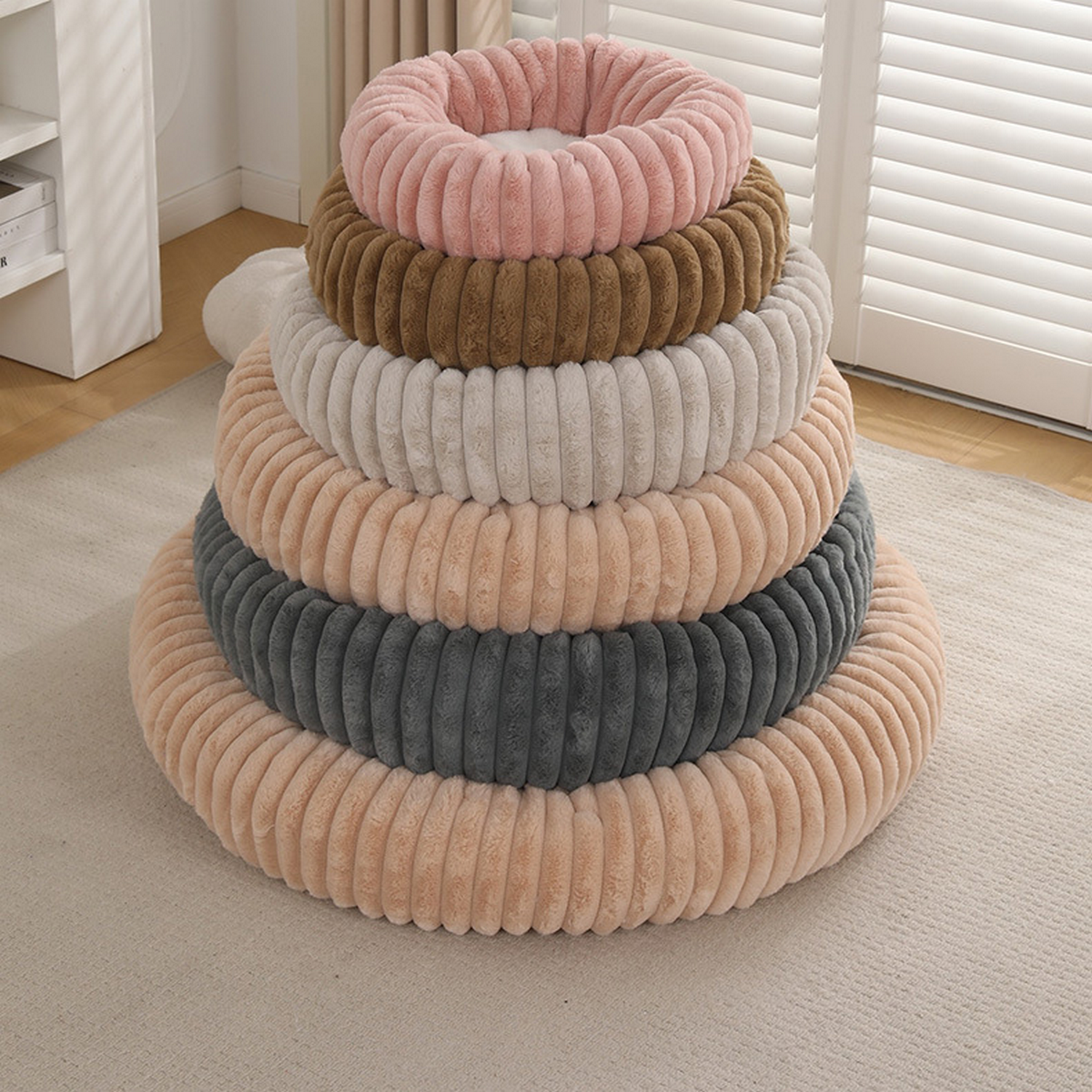 Cozy Round Long Plush Pet Nest – Warm Dog Bed_CWMM7849