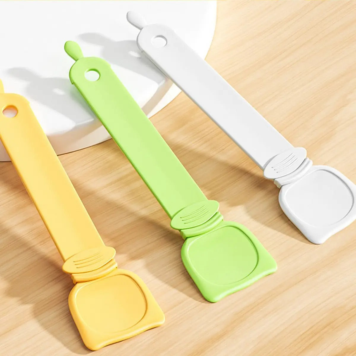 2-in-1 Cat Treat Squeezer and Feeding Spoon_CWMM6286